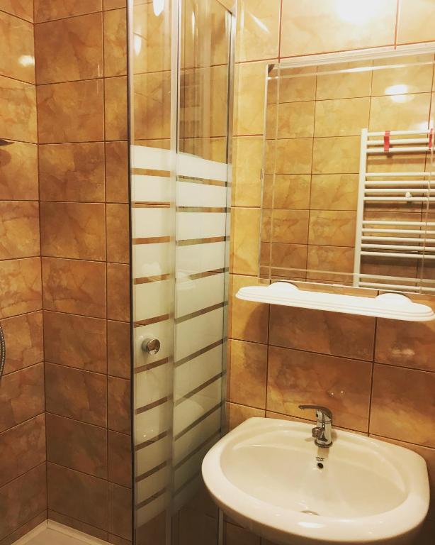 Baie modernă cu duș